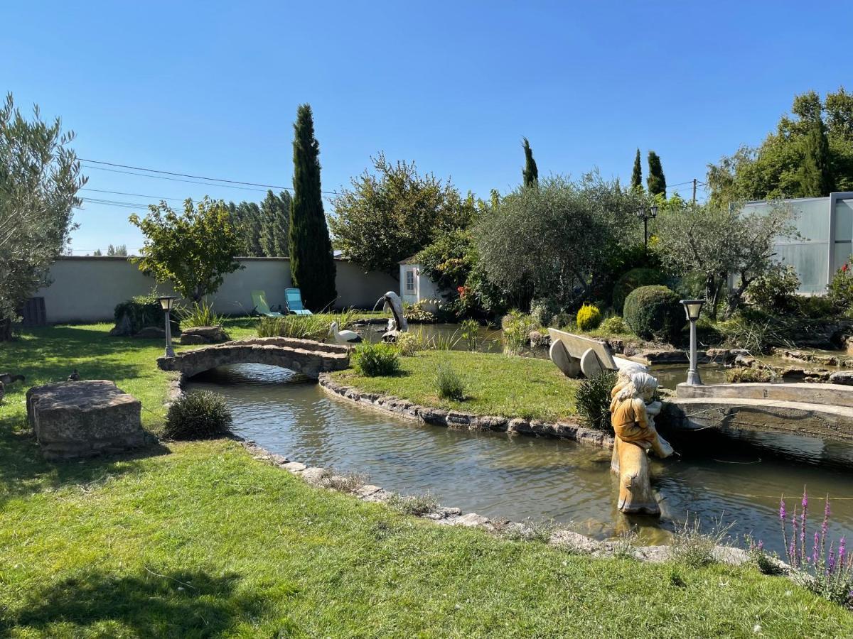 Studio Les Petits Lutins Entraigues-sur-la-Sorgue Exterior foto