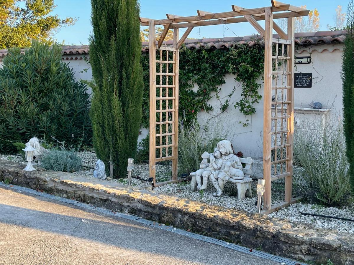 Studio Les Petits Lutins Entraigues-sur-la-Sorgue Exterior foto
