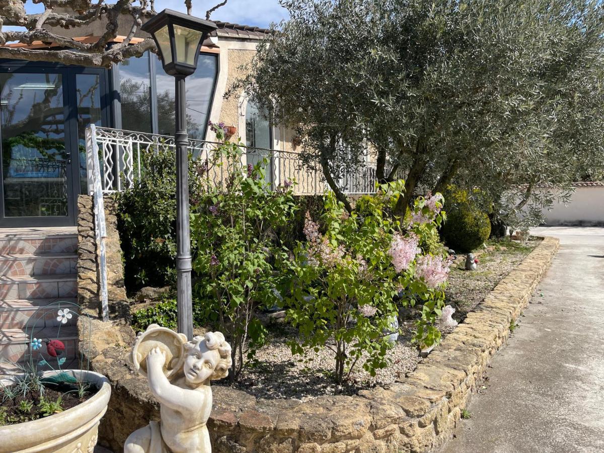 Studio Les Petits Lutins Entraigues-sur-la-Sorgue Exterior foto