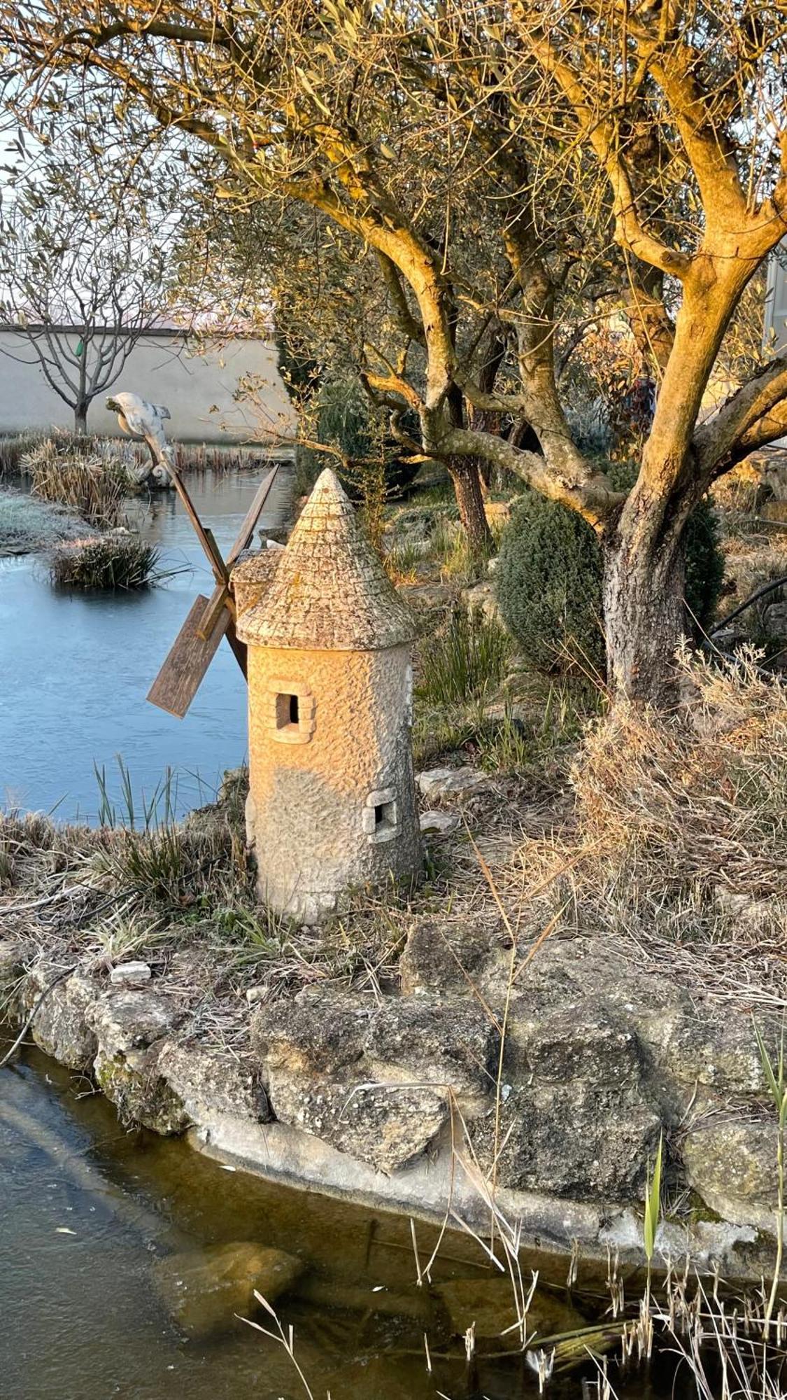 Studio Les Petits Lutins Entraigues-sur-la-Sorgue Exterior foto