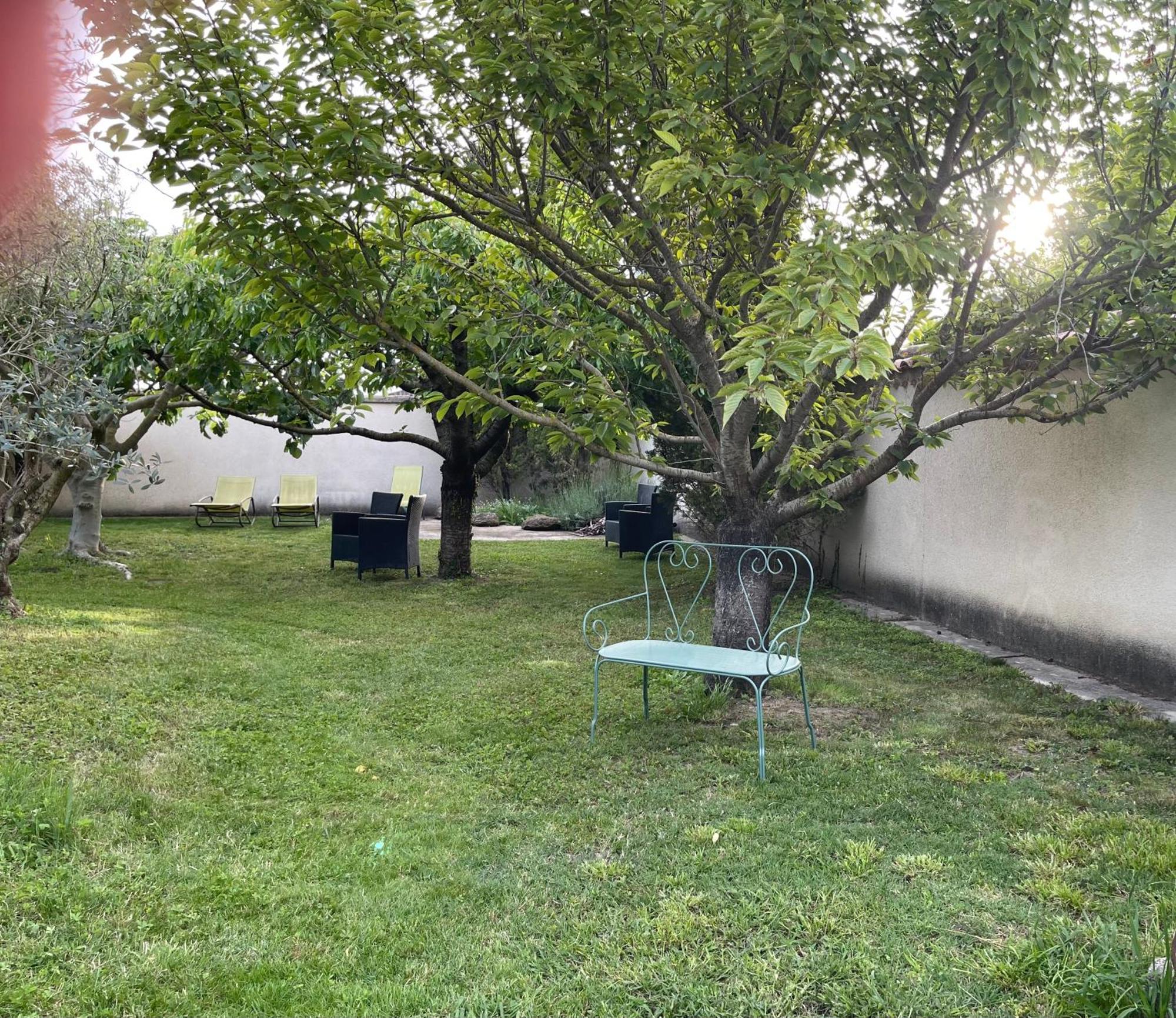 Studio Les Petits Lutins Entraigues-sur-la-Sorgue Exterior foto